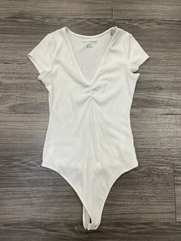 fashion-forward short sleeve t-shirt -Bodysuit By American Eagle In White, Size: M