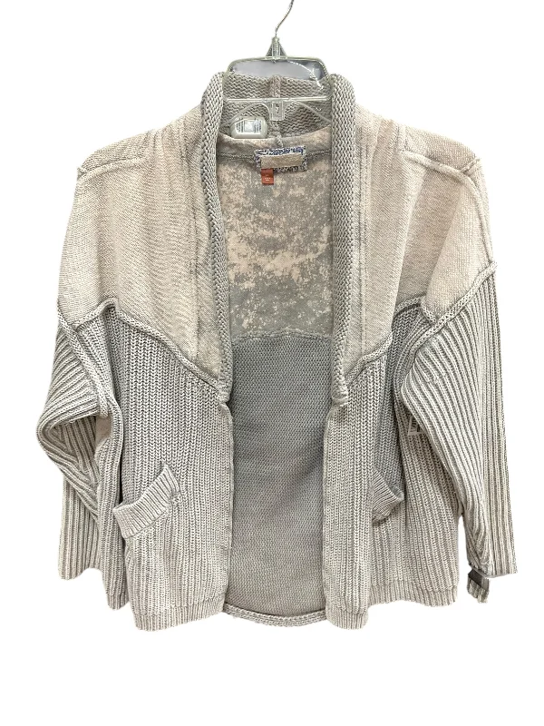 short sleeve crew neck shirt -Sweater Cardigan By Pilcro In Grey & White, Size: Xs