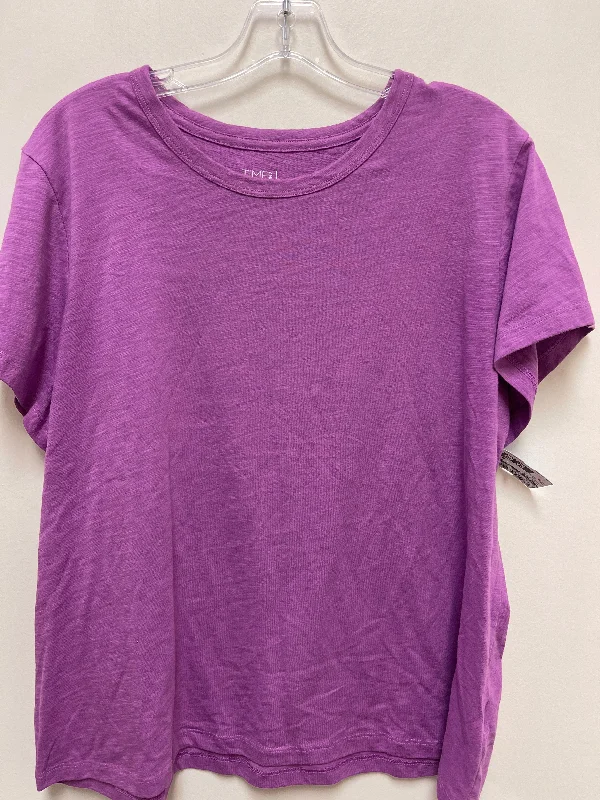 basic short sleeve t-shirt for layering -Top Short Sleeve Basic By Time And Tru In Purple, Size: 2x