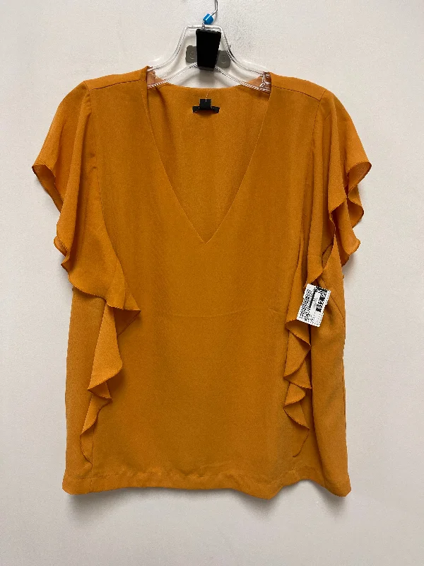 casual graphic short sleeve tee -Top Short Sleeve By Ann Taylor In Yellow, Size: Xl